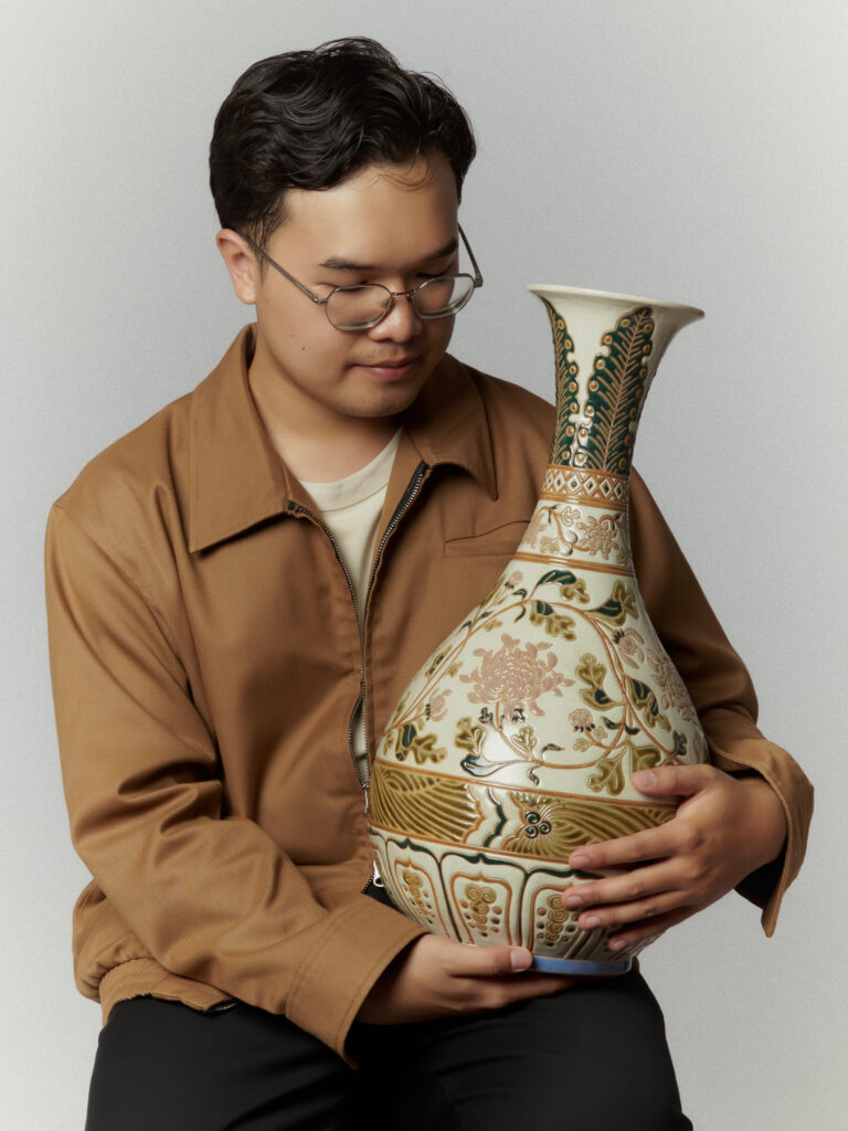 Chân dung nghệ sĩ gốm Lê Trung Hiếu tại Hiuling Pottery